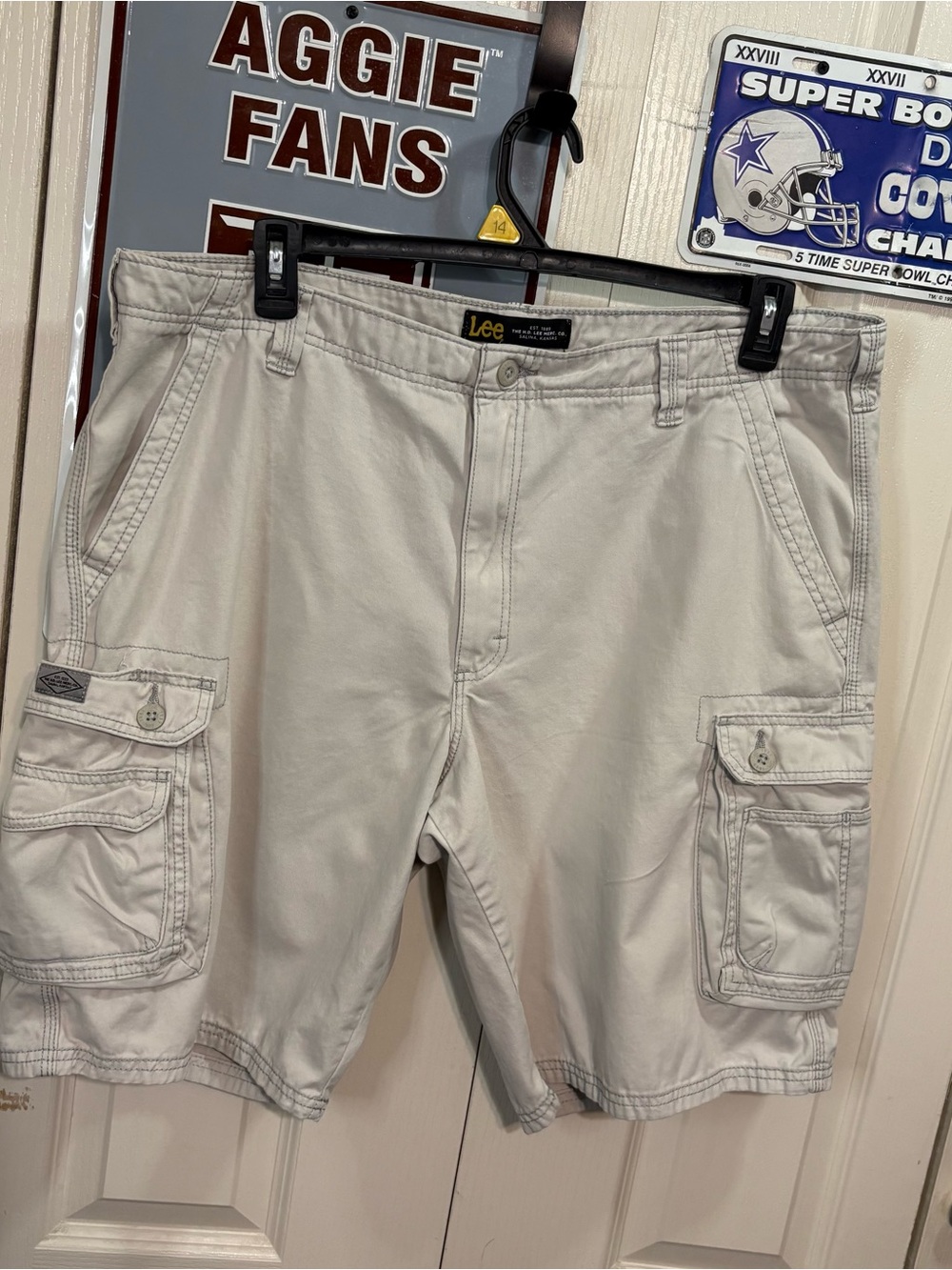 Lee Men's Cargo Shorts in Light Tan